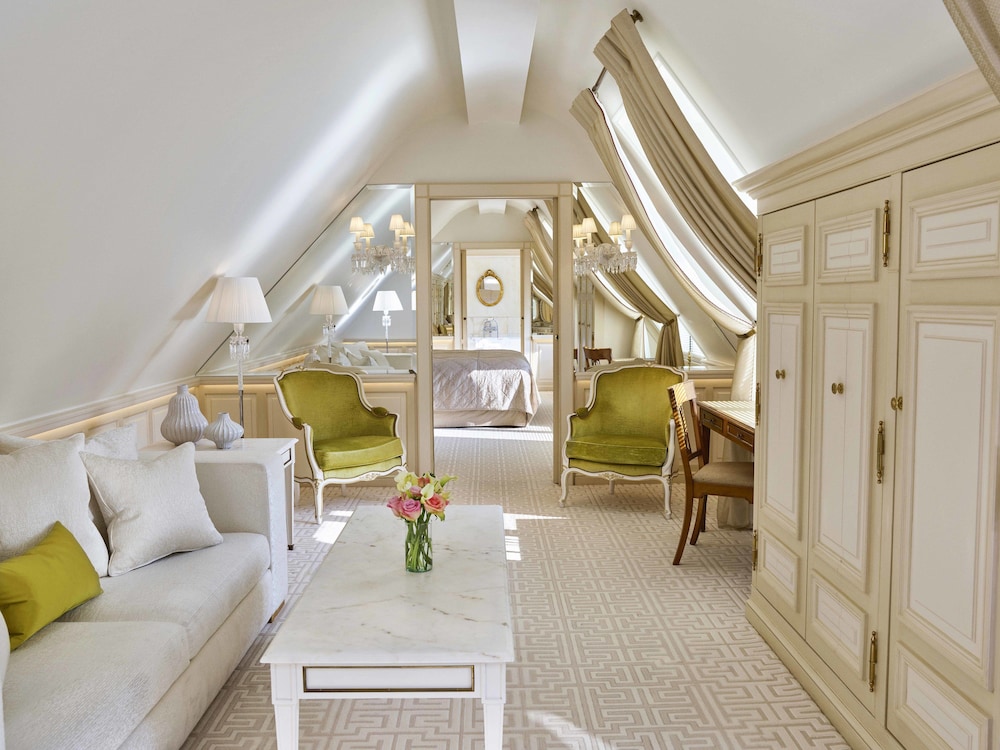 Suite (La Parisienne) Suite (La Parisienne)
