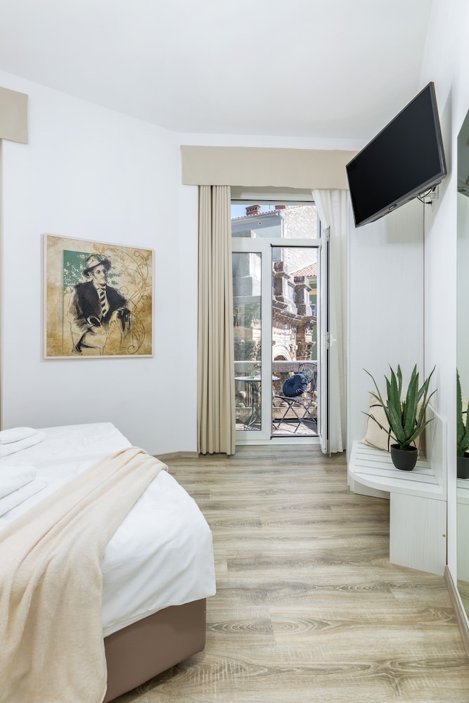 Exclusive Double or Twin Room photo 2