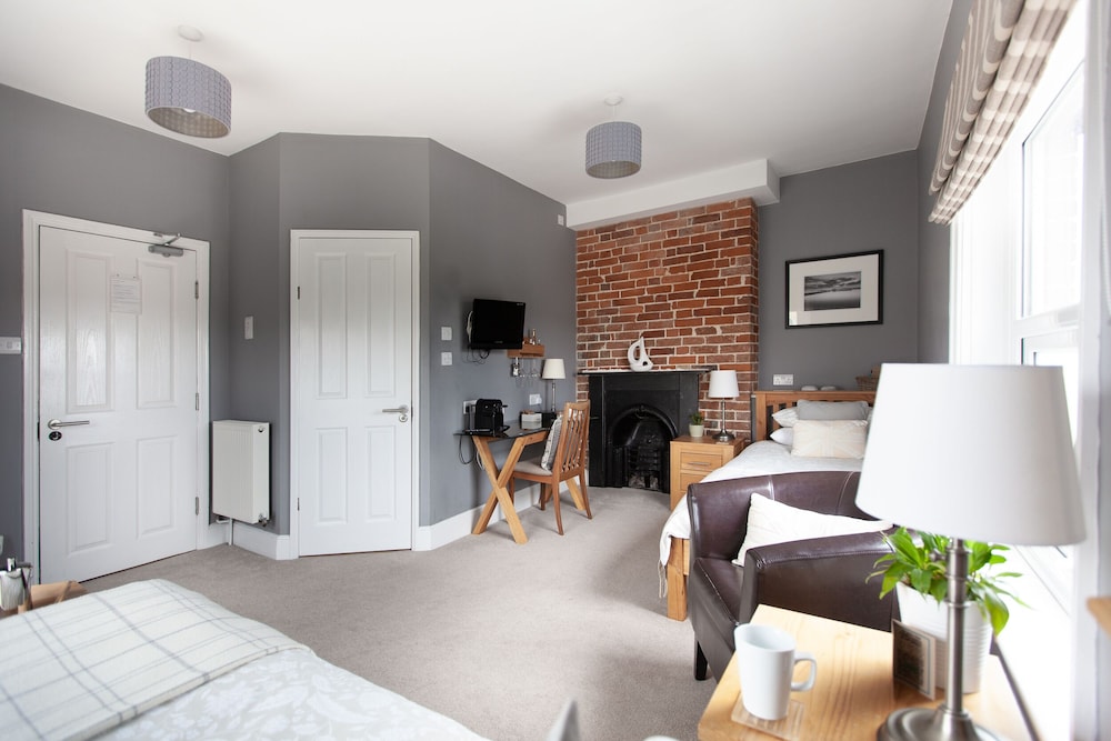 Standard Twin Room, Ensuite (2nd Floor)