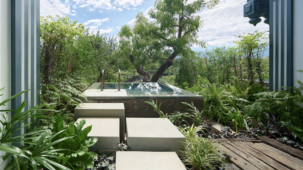 Suite, 1 Bedroom, Pool View - Photo 4