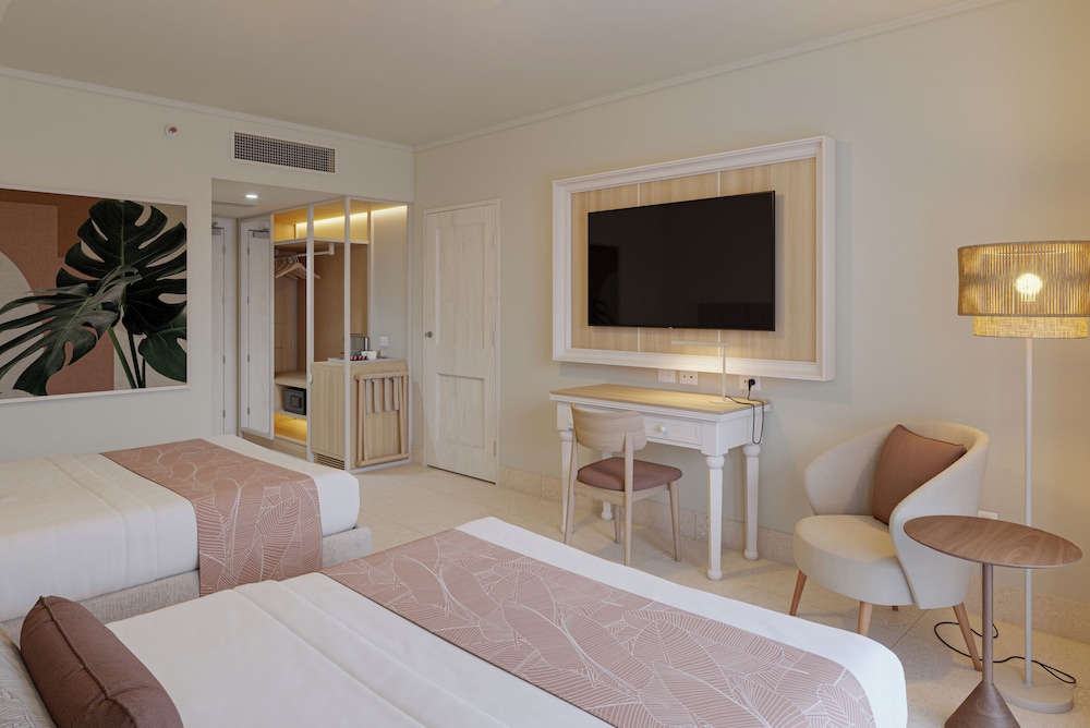 Club Room, 2 Double Beds (Tropical View) - Photo 5
