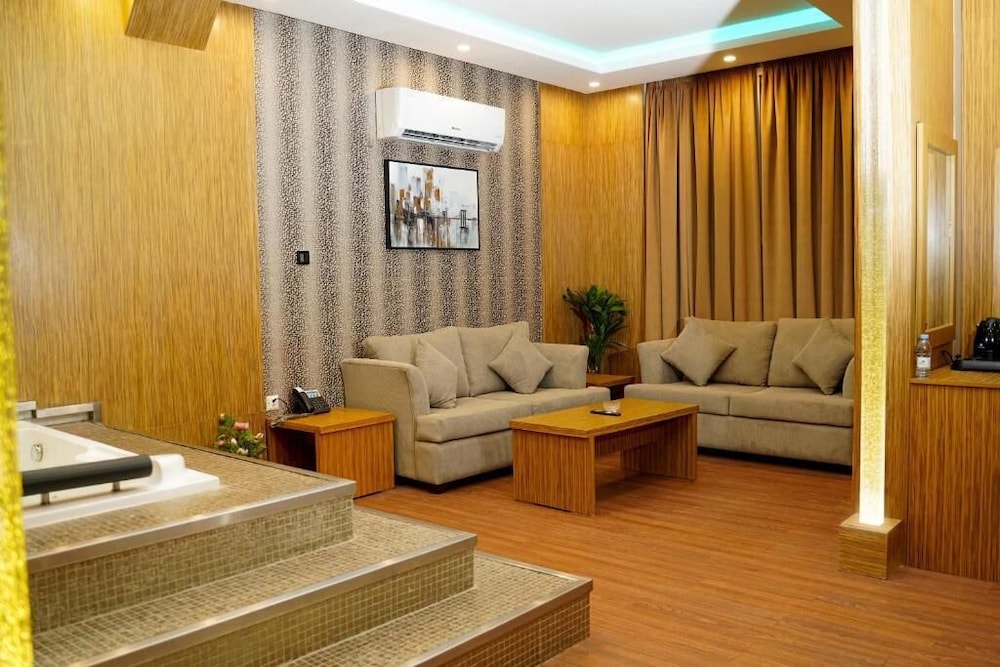 Suite - Photo 4