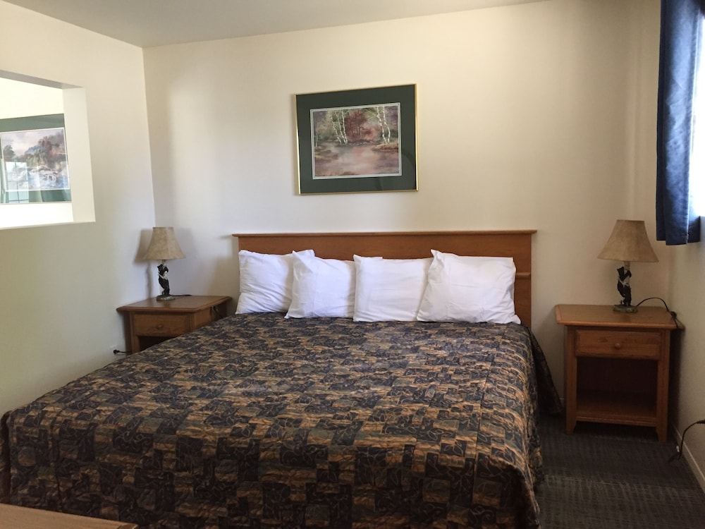 Suite, 1 King Bed, Kitchenette photo 1