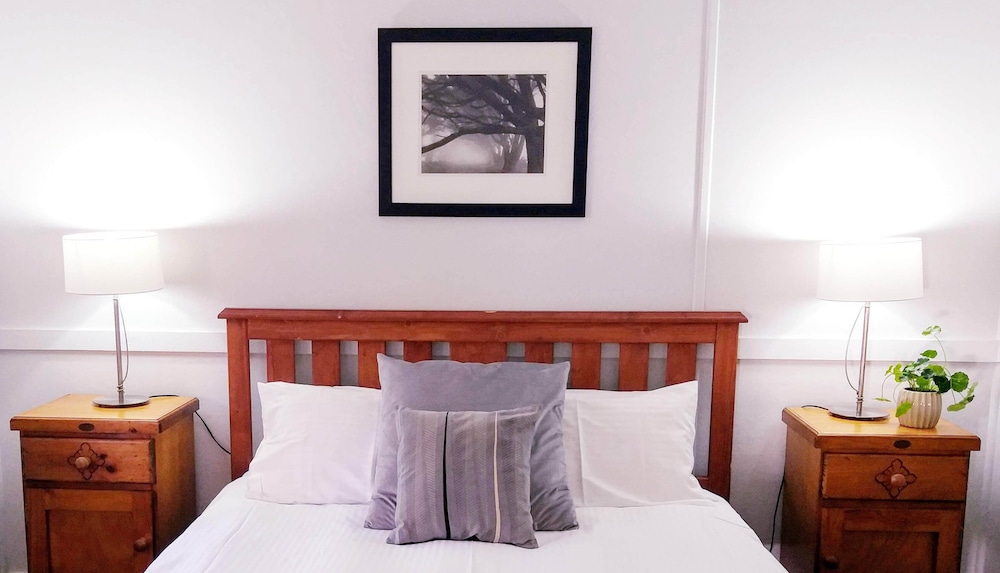 3 Bedroom Cottage - Photo 3