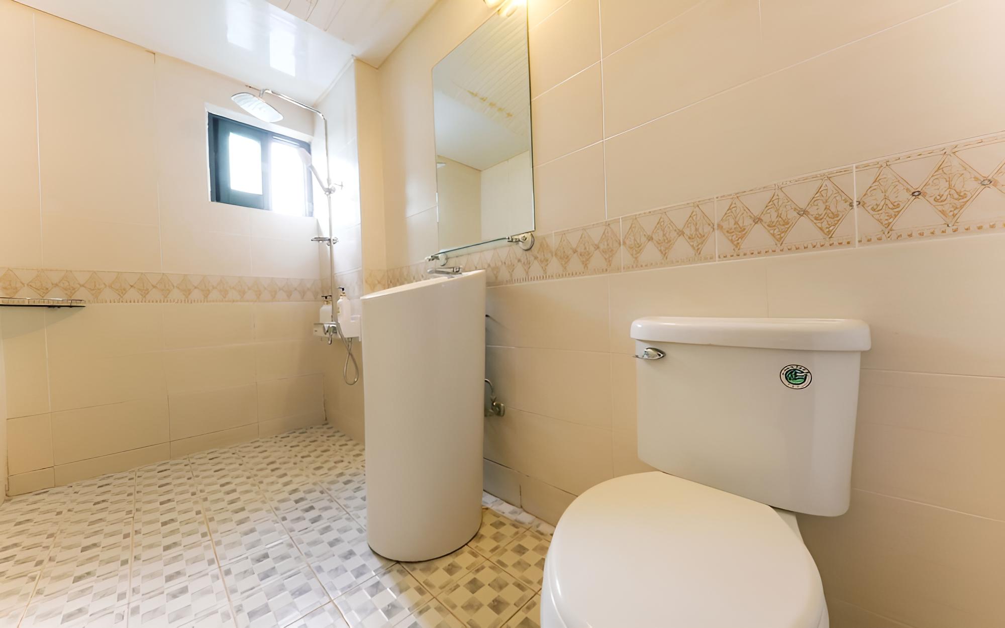 Room (Standard Room) - Photo 6