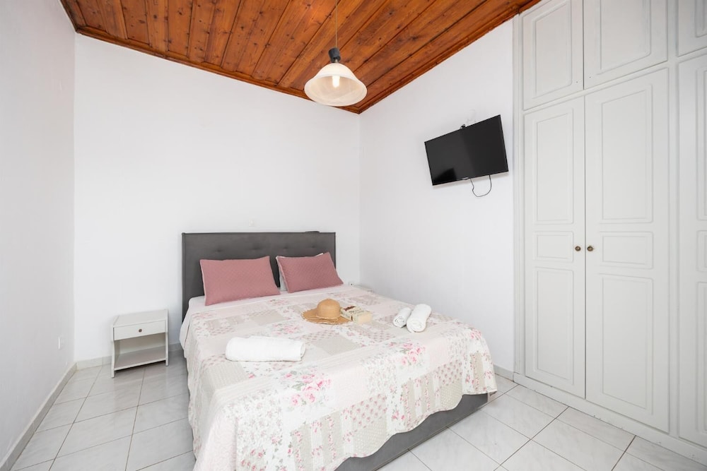 Apartment, 2 Bedrooms, Balcony, Partial Sea View