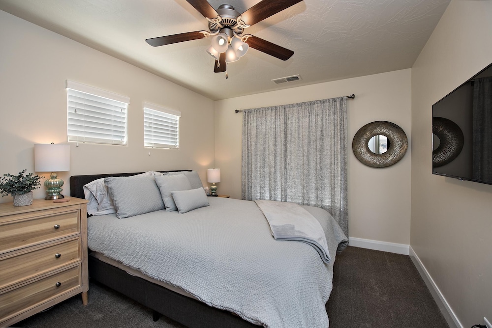 Townhome, Multiple Beds, Mountain View (Red Cliff Sunset) photo 1