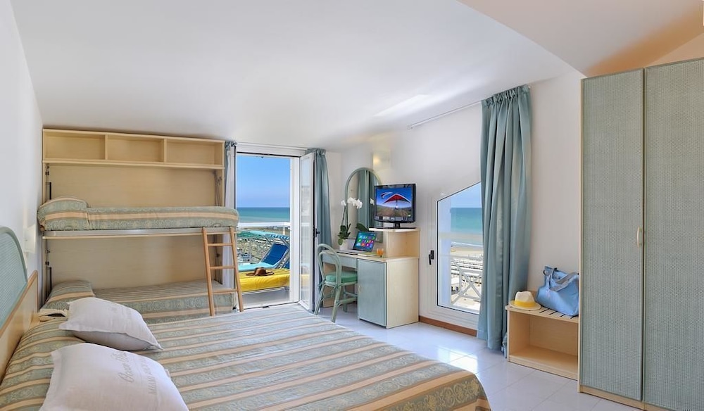 Quadruple Room, Partial Sea View