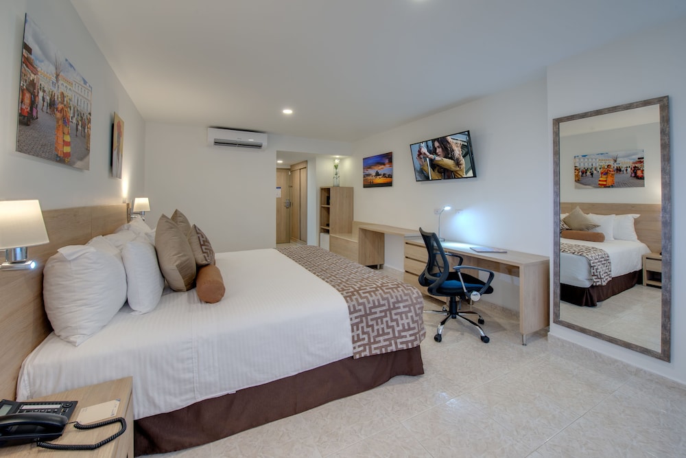 Woman Room photo 3