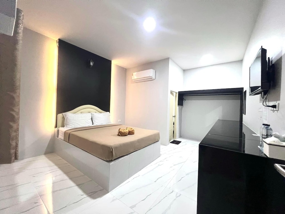 Standard Room, 1 Queen Bed photo 1