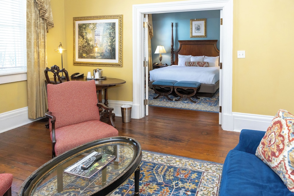 Suite (Mary Marshall) photo 1