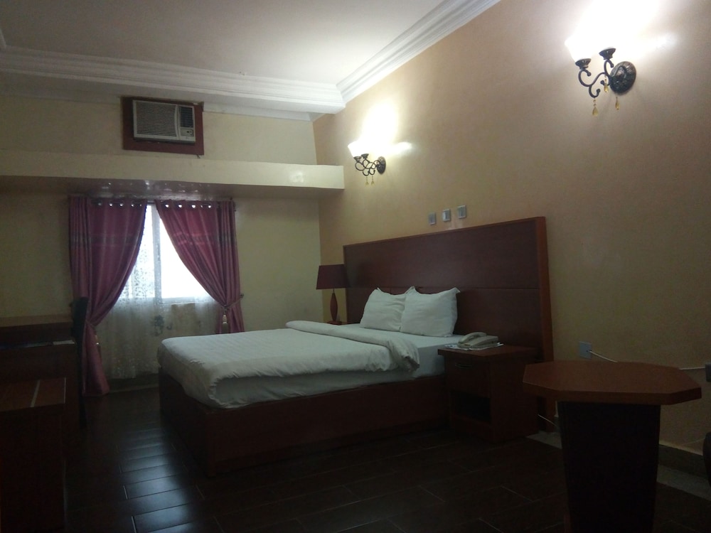 Executive Room, 1 King Bed, Non Smoking, Pool View photo 1