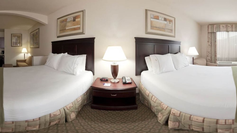 Standard Room, 2 Queen Beds - Photo 3