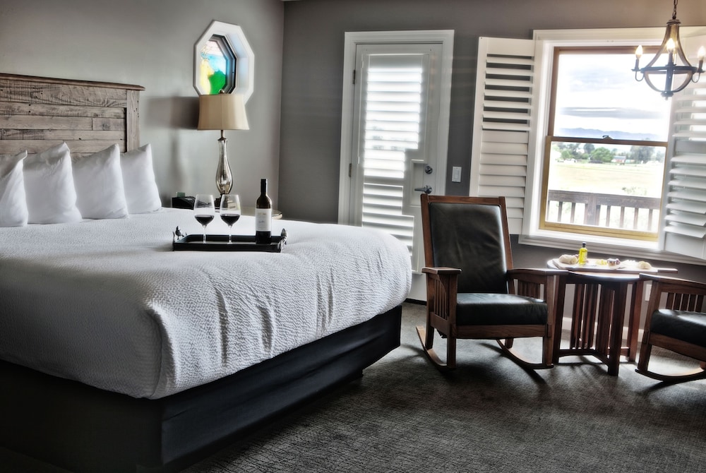 Standard Room, 1 King Bed photo 1