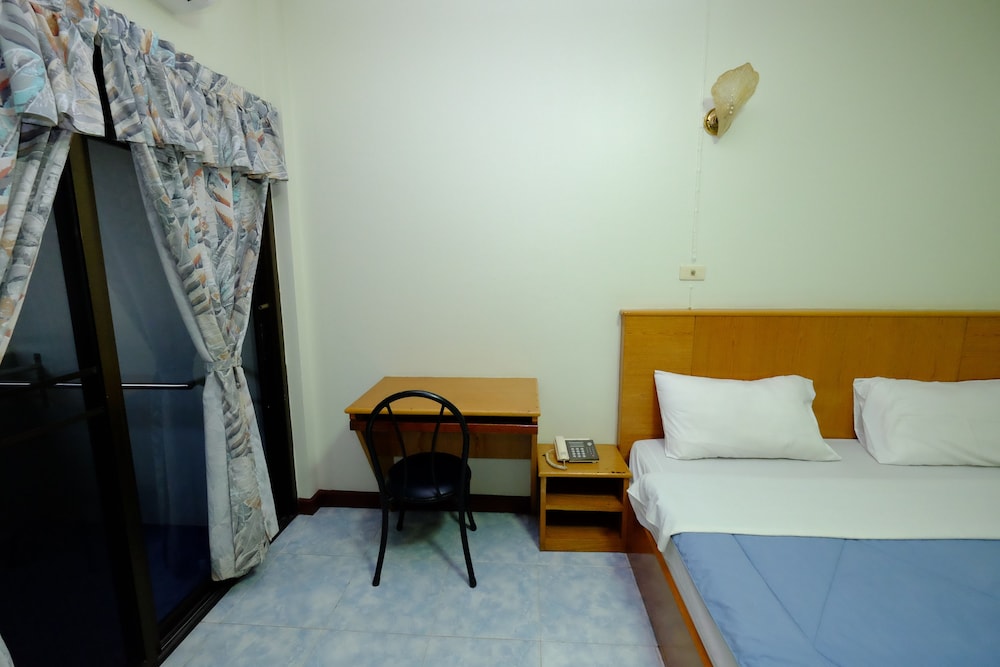 Standard Double Room with Air-con photo 2