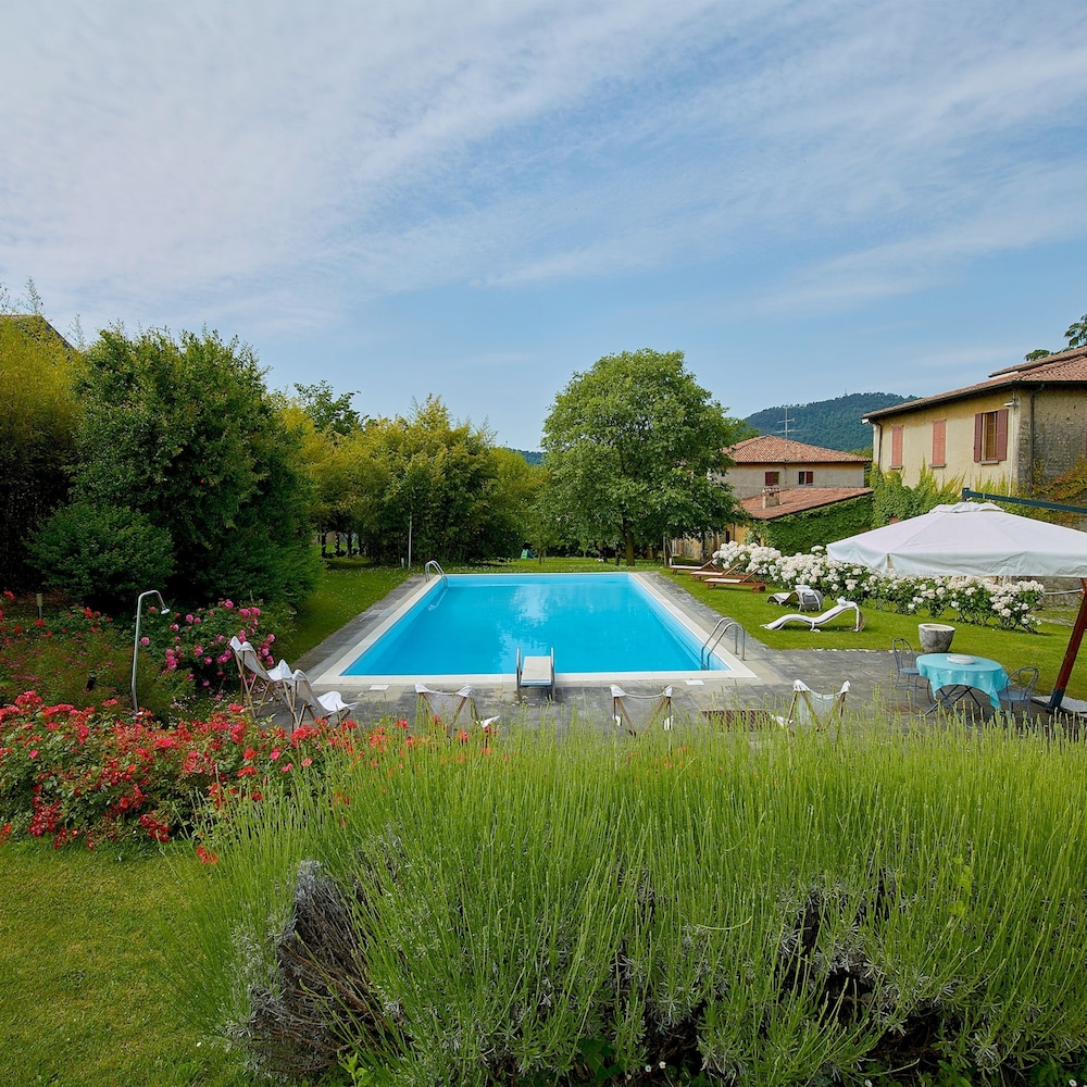 Villa photo 2