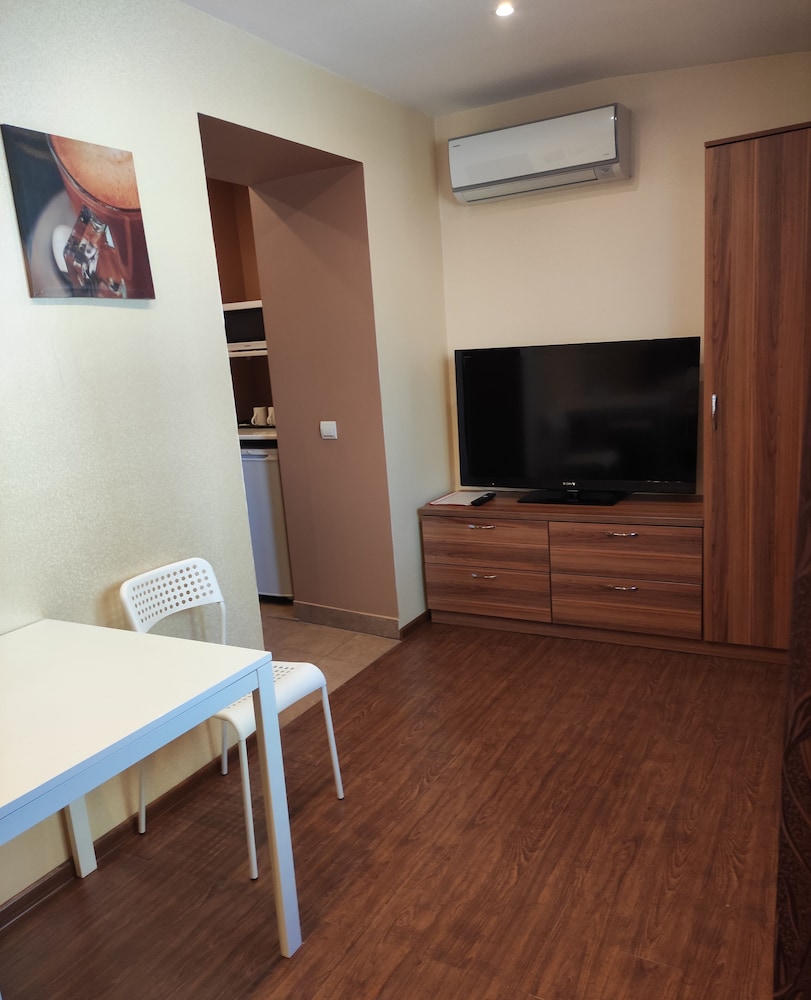 Standard Double Room, Private Bathroom, Courtyard View photo 2