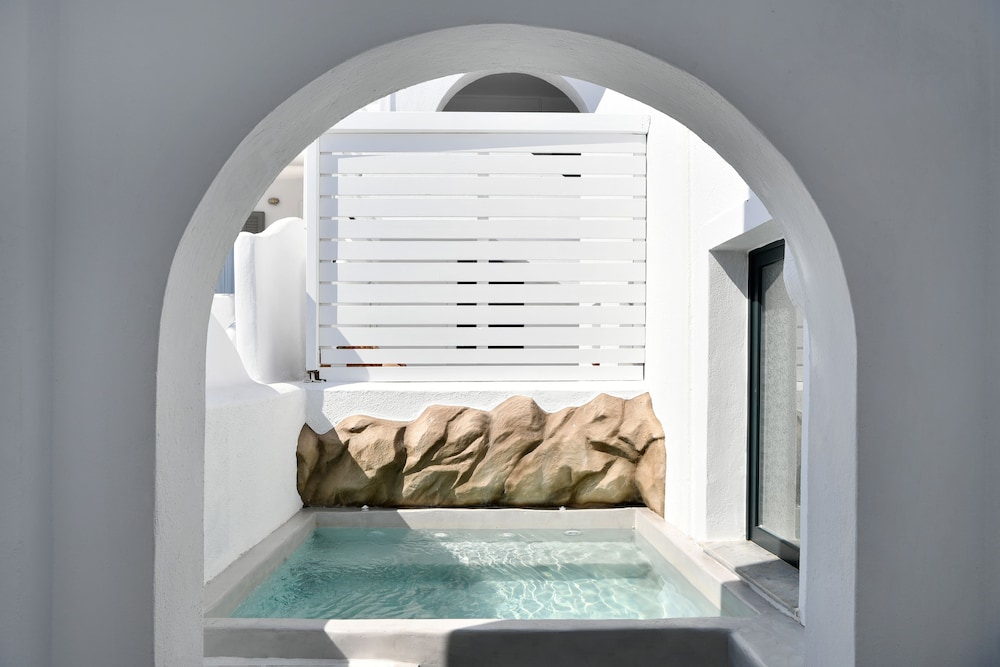 Romantic Suite, 1 Queen Bed, Hot Tub photo 2