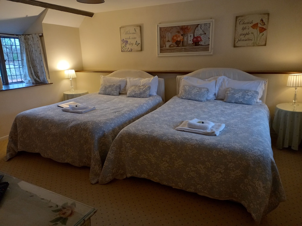 Superior Twin Room, Private Bathroom - Photo 5