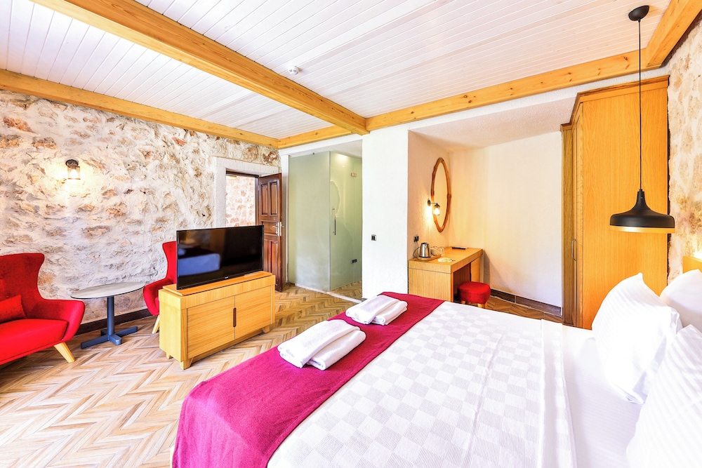 Economic Room, Garden Floor with Jacuzzi - Photo 1