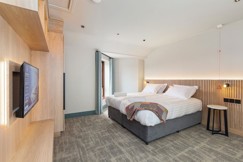 One Bedroom with Resort View Disabled Unit photo 3
