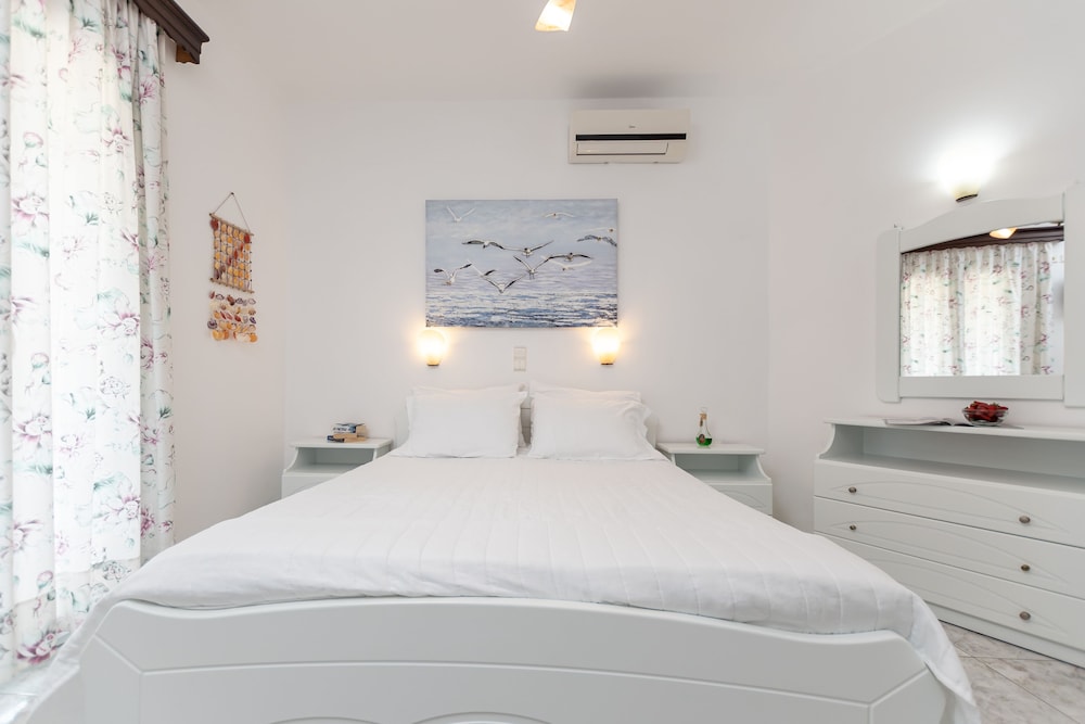 Basic Studio, Ocean View (2 Adults) photo 1