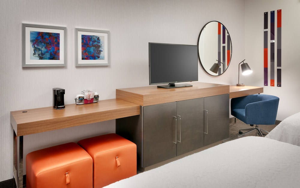 Studio, 1 King Bed with Sofa bed, Accessible (Wet bar, Hearing) - Photo 3