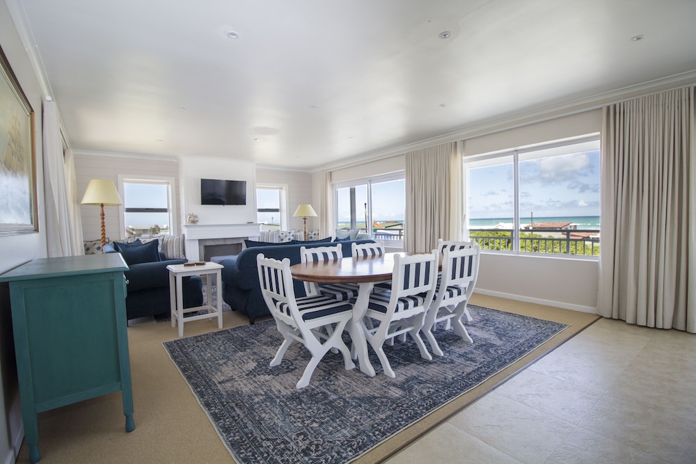 Deluxe Apartment, 2 Bedrooms, Sea View, Sea Facing photo 2