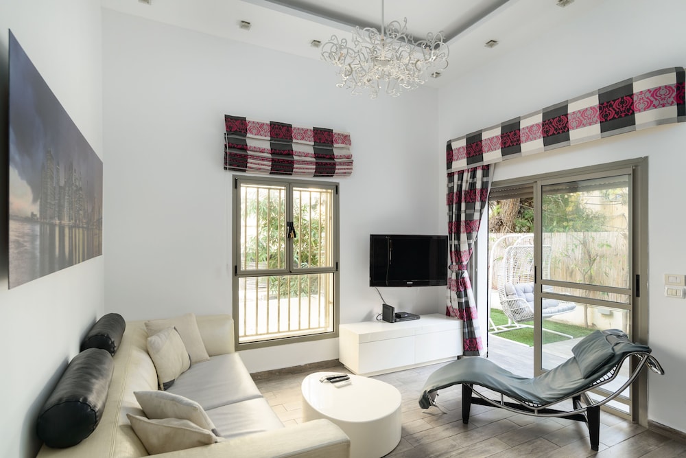 Comfort Apartment, 2 Bedrooms, Patio, Garden View