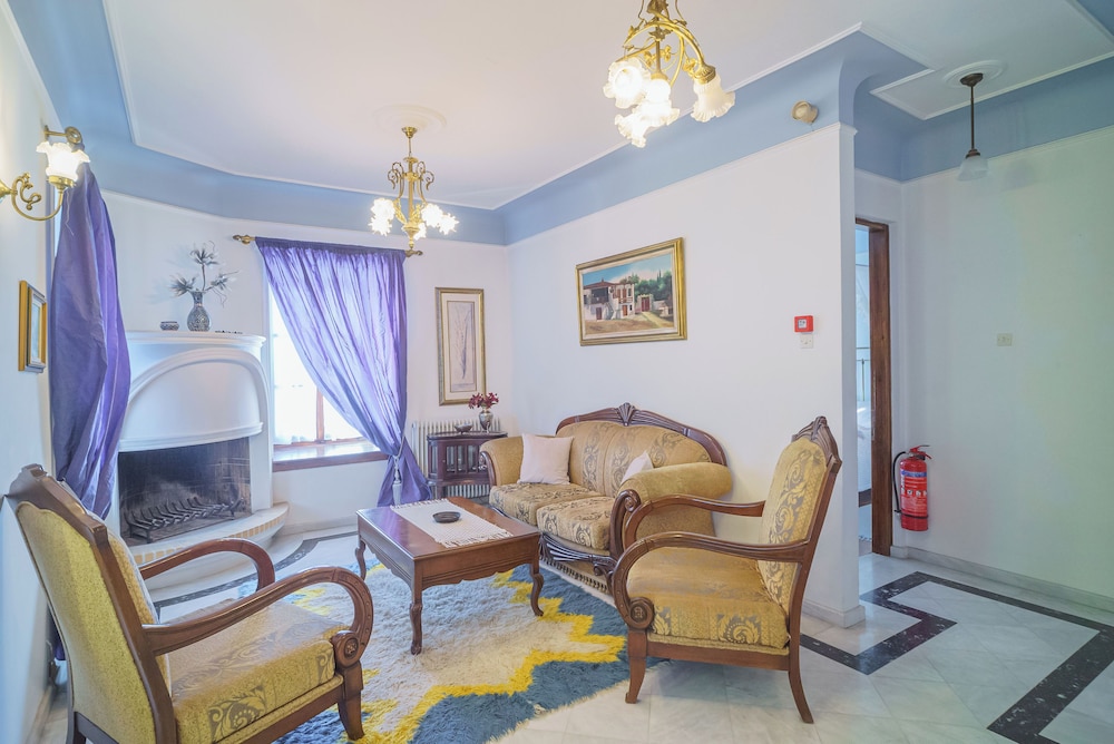 House, 5 Bedrooms, Fireplace