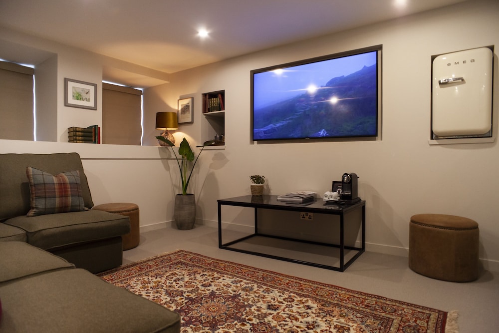 The House Suite (located at 5 Hampton Terrace)