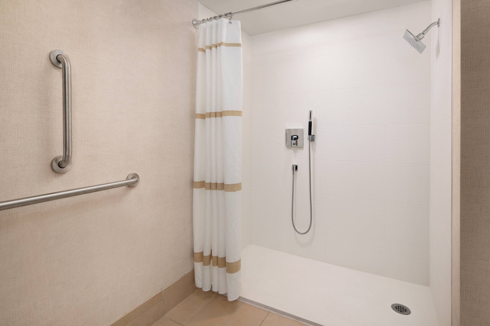 Executive Room, 1 King Bed - Photo 6