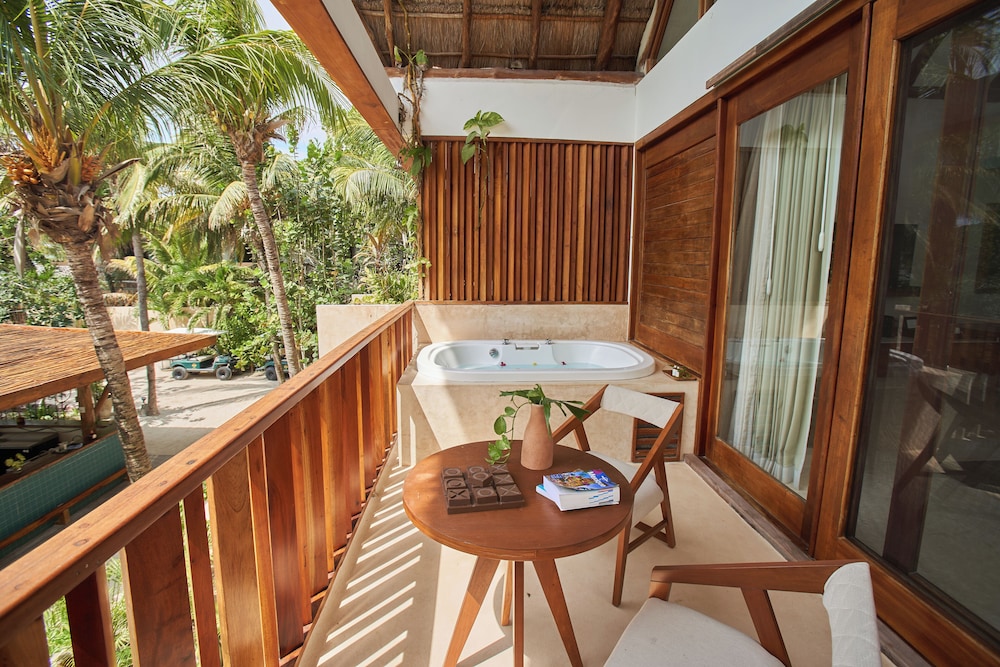 Superior Room, Balcony, Partial Sea View photo 3