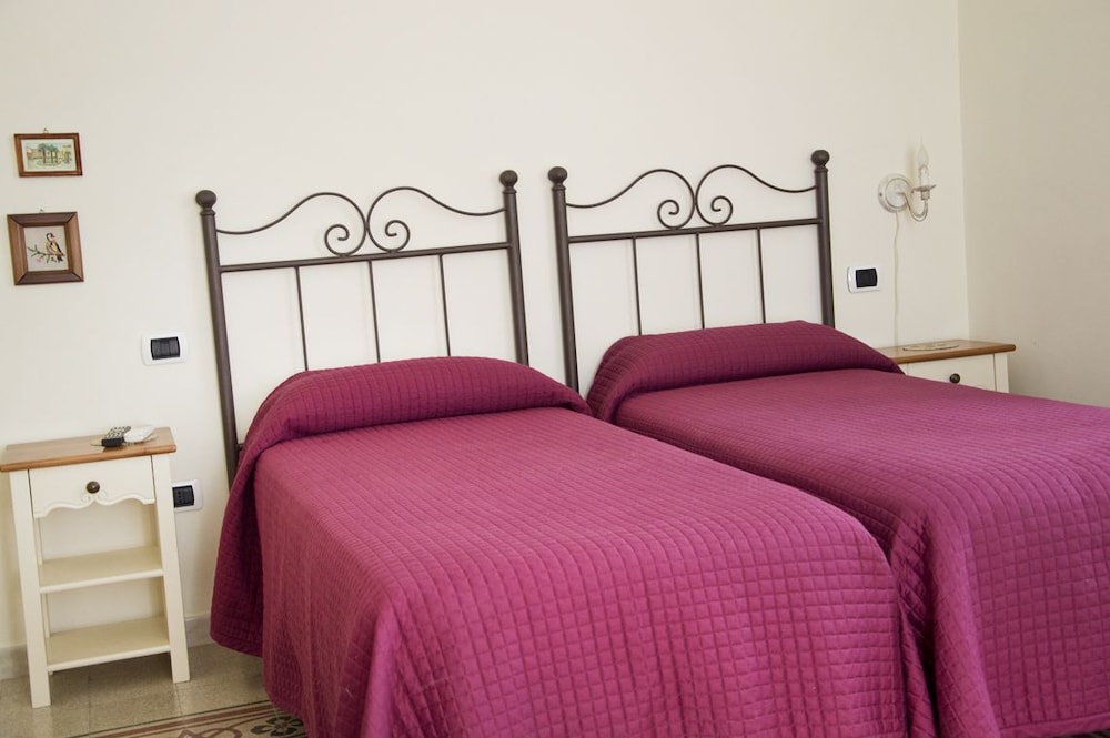 Family Suite, 2 Bedrooms, Garden View photo 3