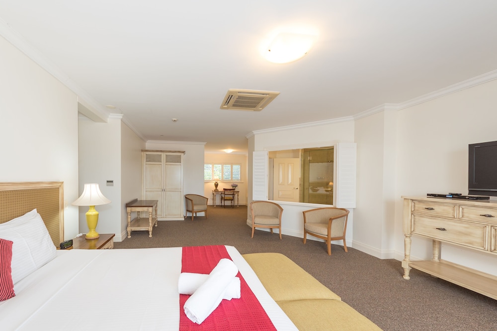 Premier Studio, 1 King Bed, River View photo 2