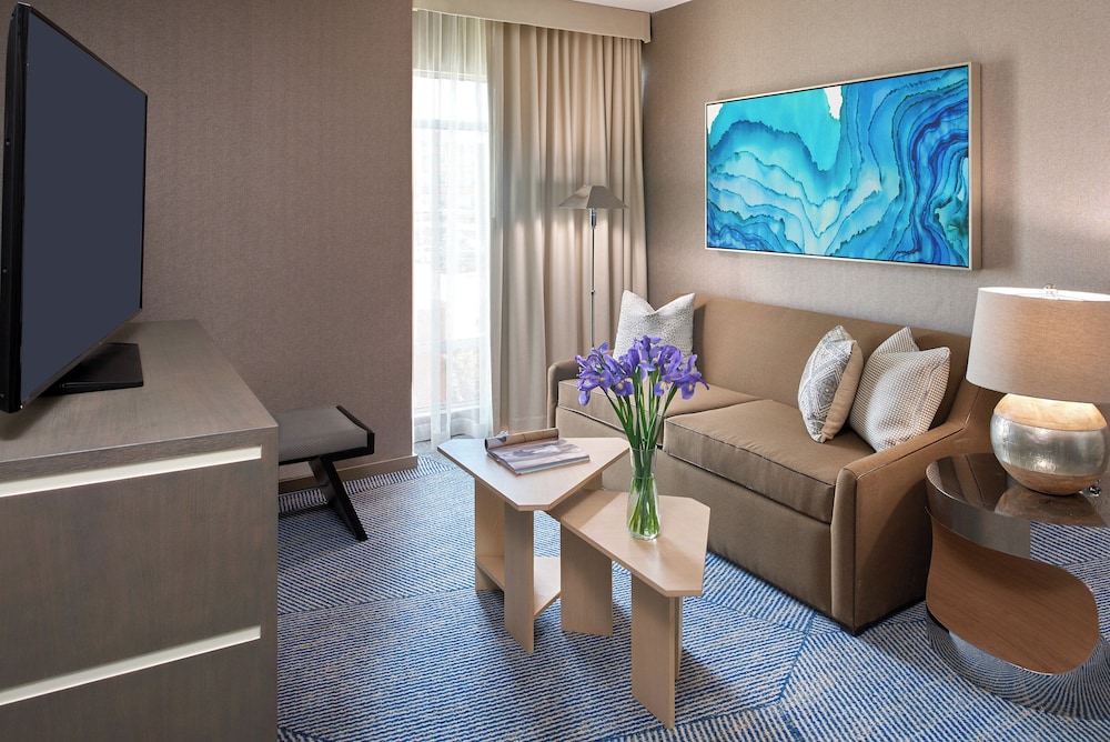 Junior Suite, 1 Queen Bed - Photo 1