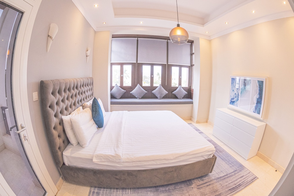 Luxury Villa, 4 Bedrooms photo 2
