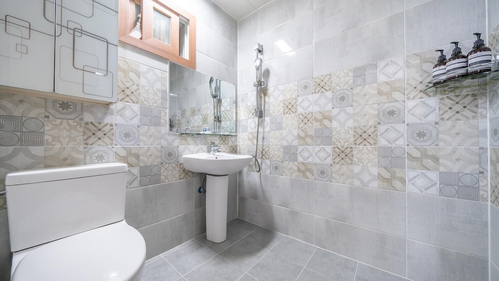 Basic Room, 1 Bedroom (F3) - Photo 6