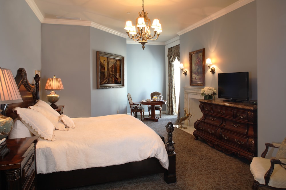 Deluxe Room, 1 King Bed - Photo 1