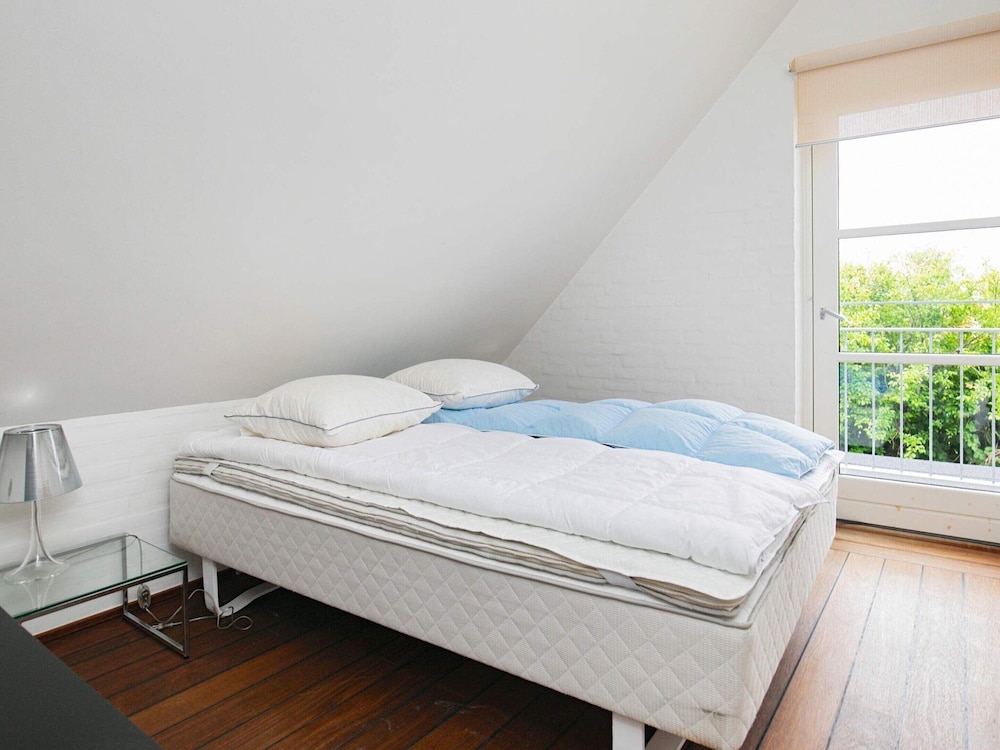 Apartment photo 2