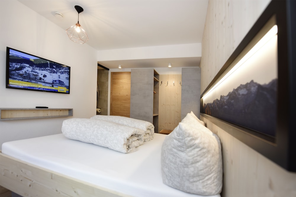 Family Apartment, 4 Bedrooms, Sauna, Mountain View