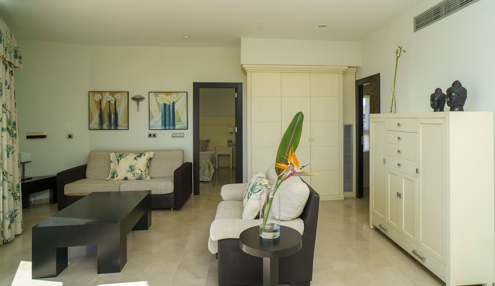 Suite, 2 Bedrooms - Photo 1