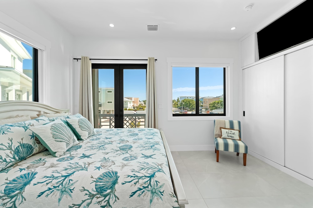 Luxury Seaside Escape ~ Heated Pool w Jacuzzi ~ Elevator ~ Dock ~ Scenic Views, Billede 37