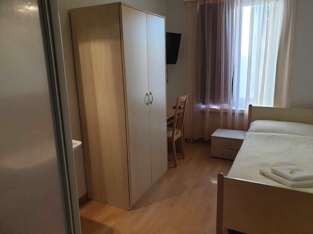 Single Room, Shared Bathroom photo 3