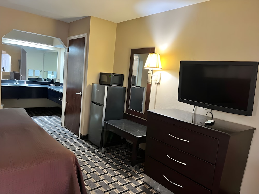 Suite, 1 King Bed, Non Smoking (Oversize) - Photo 3