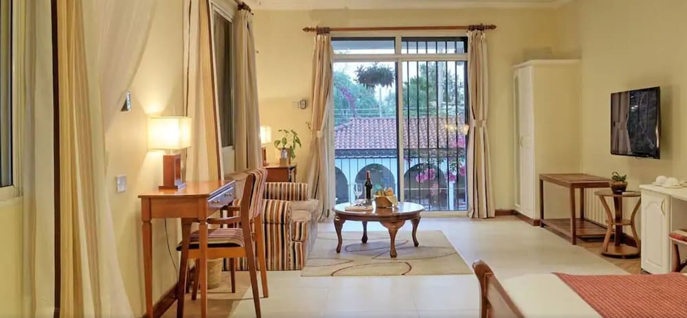 Deluxe Double Room, 1 King Bed, Garden View, Executive Level photo 2