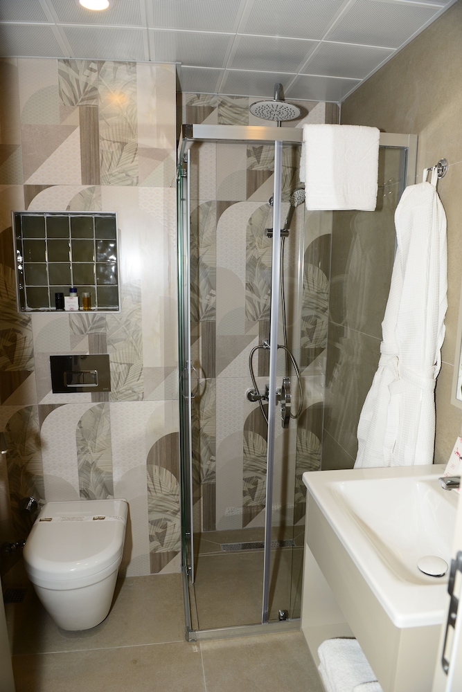 Standard Room thumbnail 6