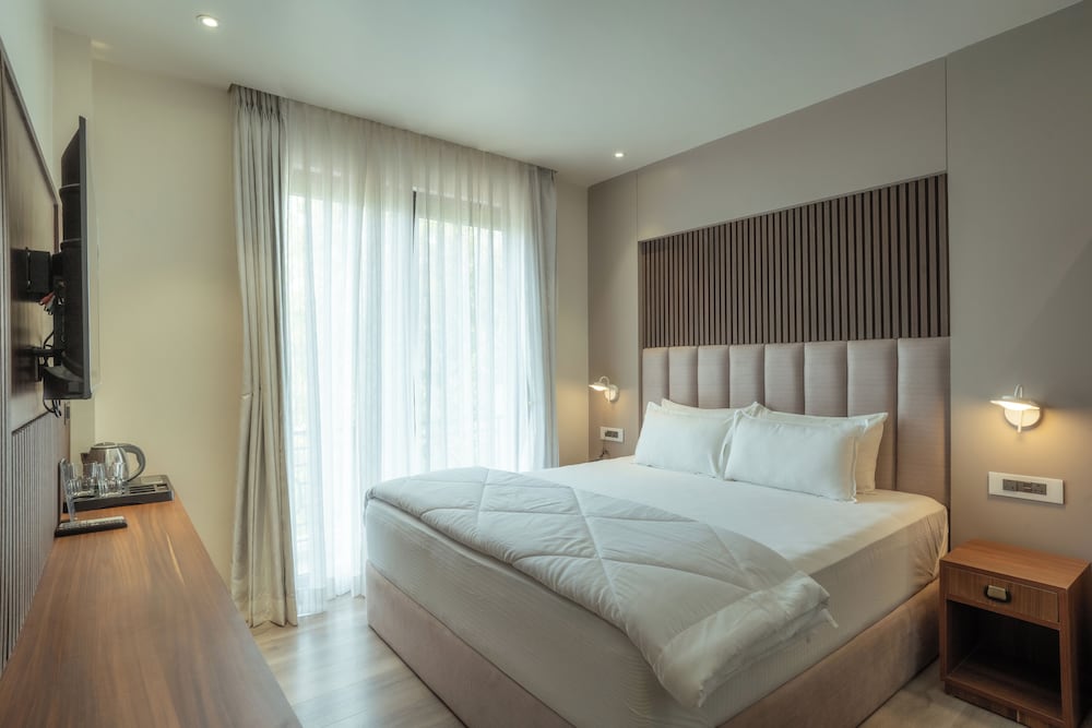 Suite, Garden View