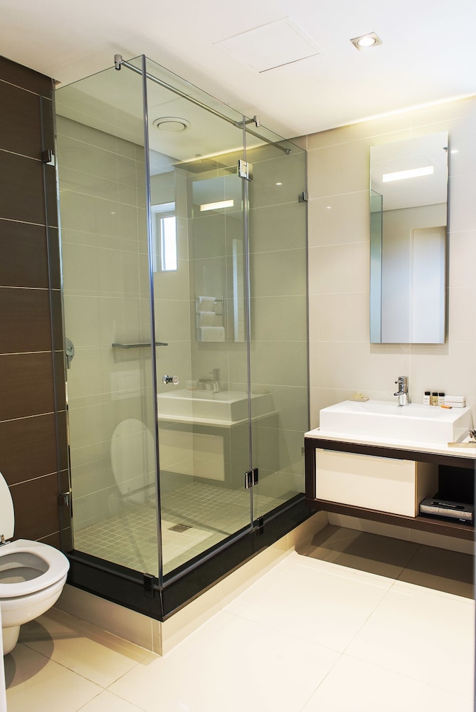 Luxury Two-Bedroom Apartment - Photo 17