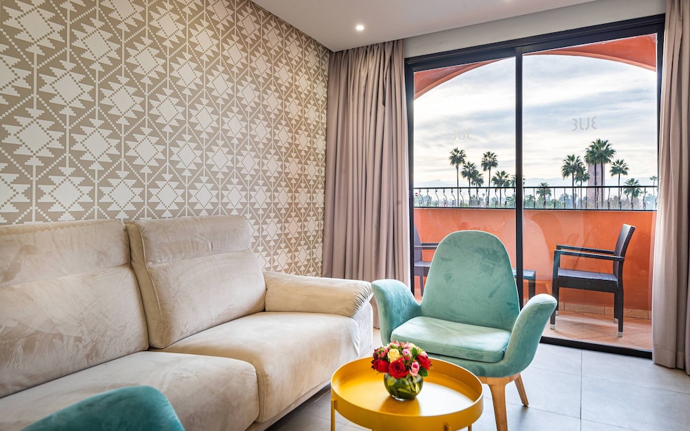 Junior Suite, Pool View